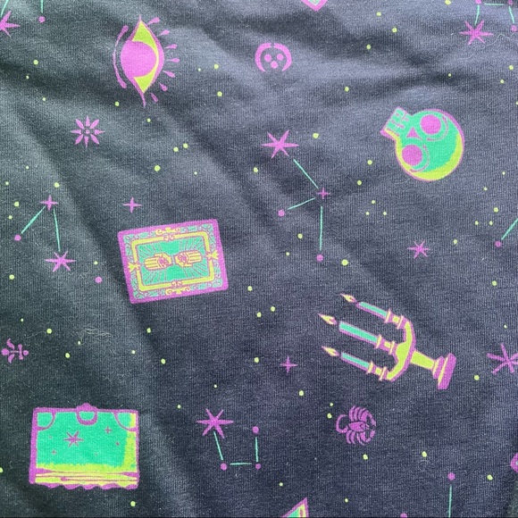 💜🎃  Disney Hocus Pocus. Sanderson Sisters/Binx long sleeve Reversible Sweater - Picture 13 of 15